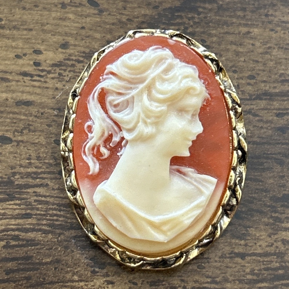 Vintage Coral Cream Cameo Brooch Pin Lady Portrait Gold Tone Ornate Frame